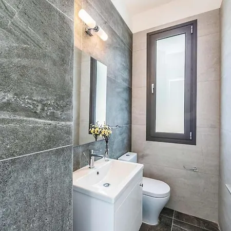 Contemporary Furnishings And Decor Villa-daisy *
