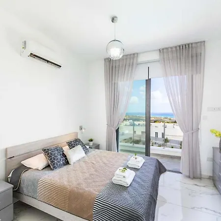 Contemporary Furnishings And Decor Villa-daisy