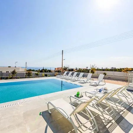 Contemporary Furnishings And Decor Villa-daisy