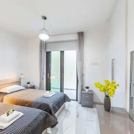 アパート Contemporary Furnishings And Decor Villa-daisy